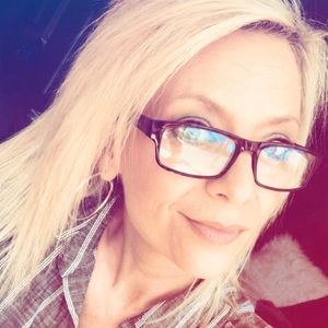 Meet your Posher, April